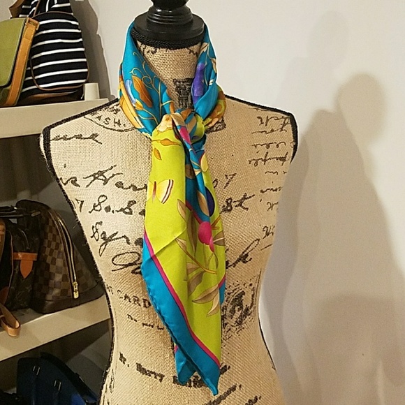 SOLD***Authentic Gucci Scarf - Picture 4 of 5